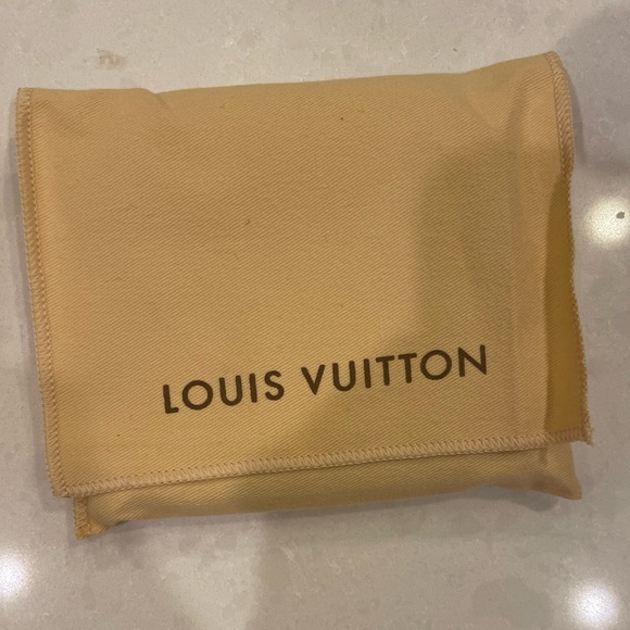 men’s Louis Vuitton wallet - Picture 3 of 7